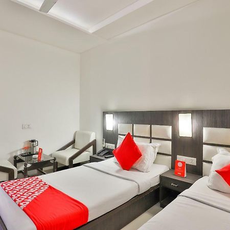 Oyo 2351 Hotel Golden Plaza Ahmedabad Exterior foto