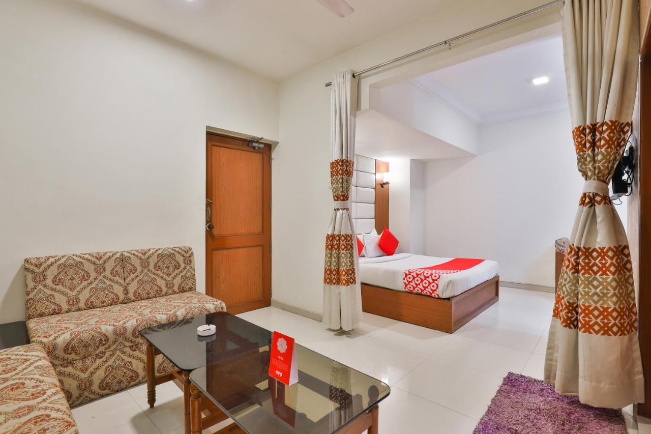 Oyo 2351 Hotel Golden Plaza Ahmedabad Exterior foto
