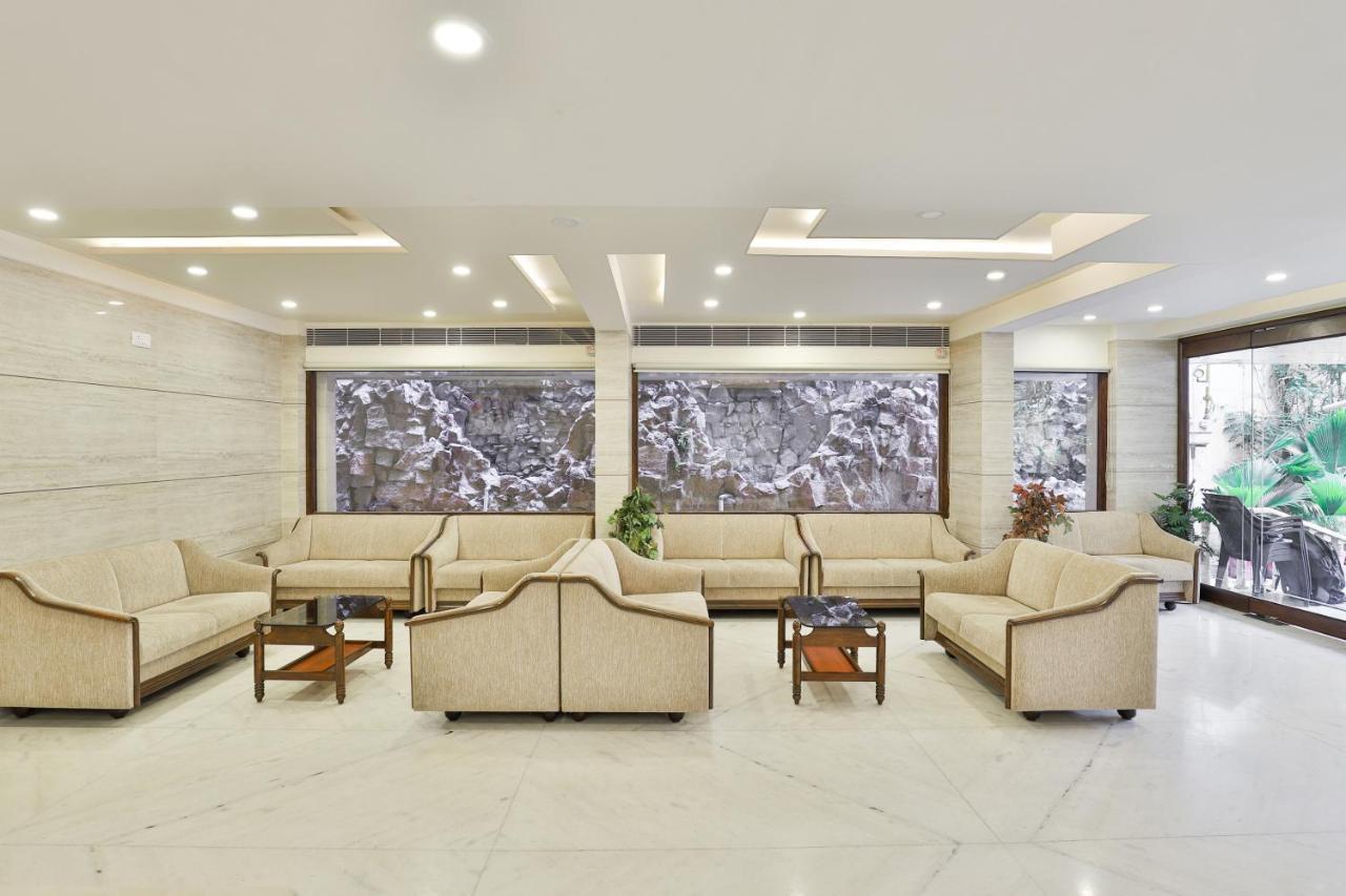 Oyo 2351 Hotel Golden Plaza Ahmedabad Exterior foto