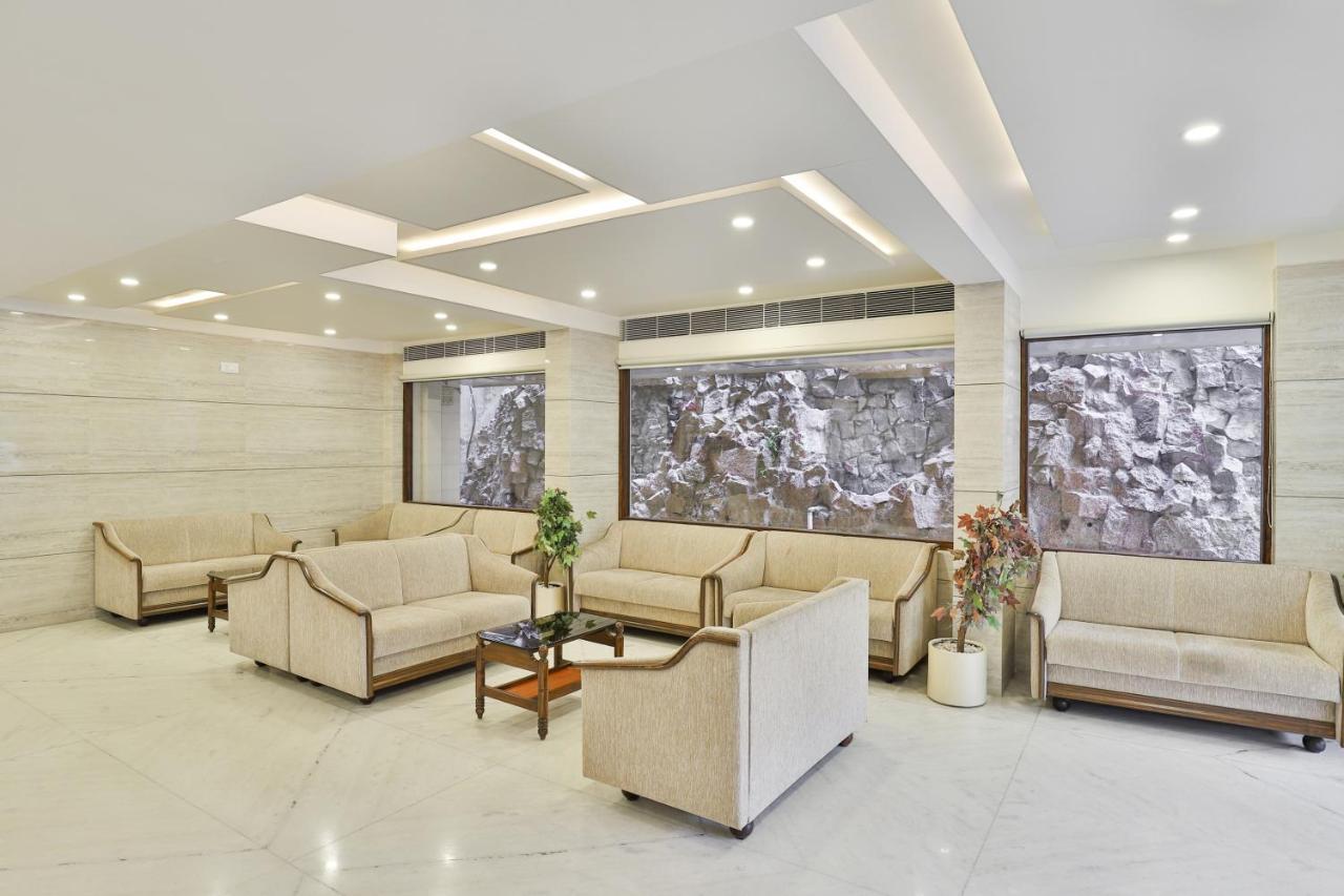 Oyo 2351 Hotel Golden Plaza Ahmedabad Exterior foto