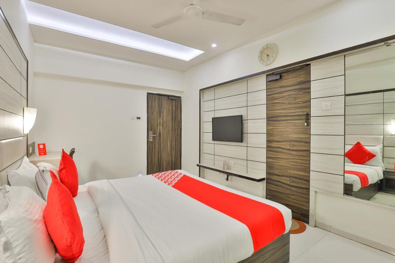Oyo 2351 Hotel Golden Plaza Ahmedabad Exterior foto