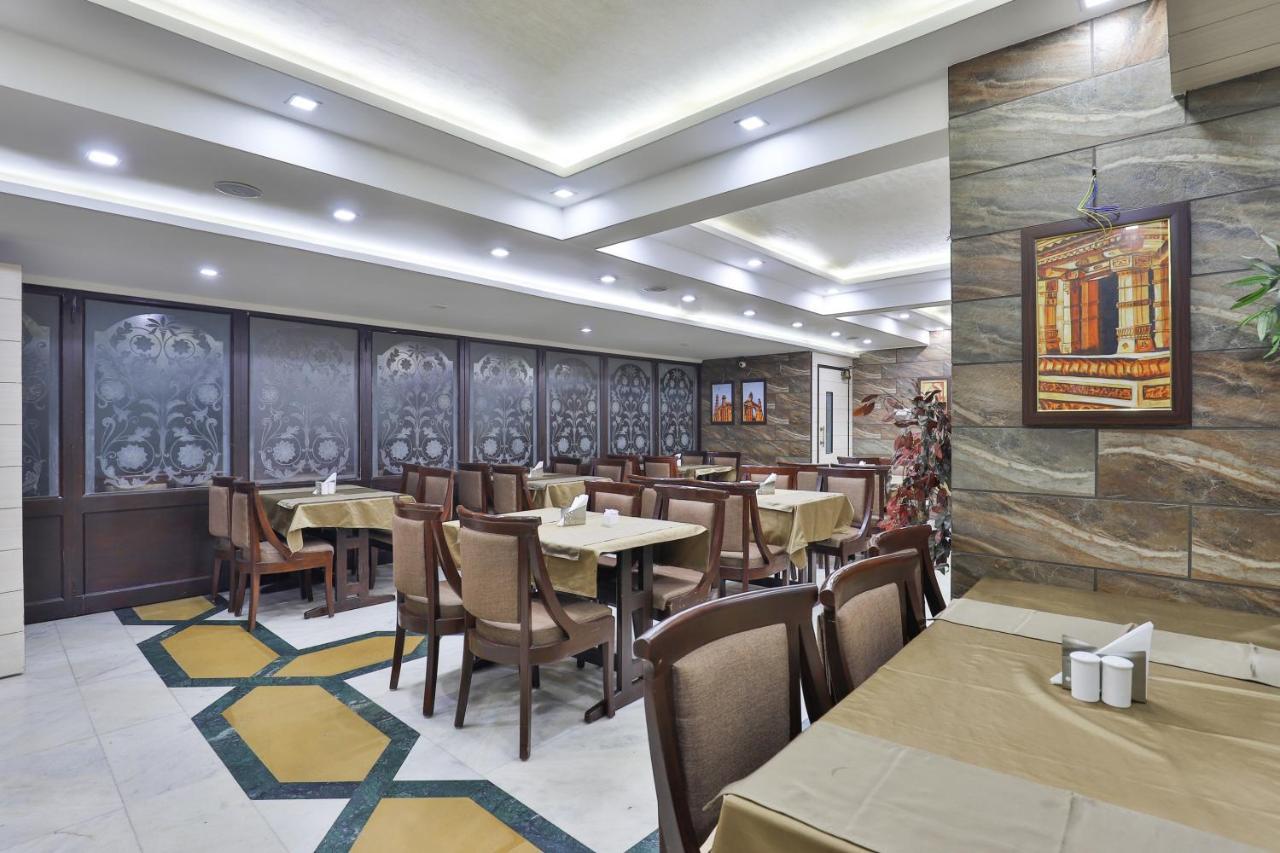 Oyo 2351 Hotel Golden Plaza Ahmedabad Exterior foto