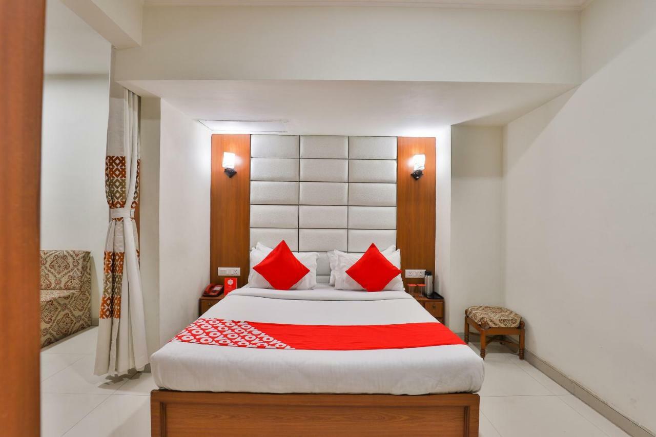Oyo 2351 Hotel Golden Plaza Ahmedabad Exterior foto
